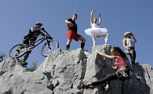 Pour les athlètes de 12 à 25 ans pratiquant des sports collectifs ou individuels. ACCEDEZ AUX FORMULAIRES : INDIVIDUEL,COLLECTIF...