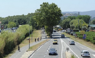 Toute intervention sur l'emprise du domaine public routier départemental est subordonnée à l'obtention préalable d'un arrêté temporaire de circulation prescrivant des mesures de restriction de circulation afin d'assurer la sécurité de l'ensemble des usagers du réseau routier. FORMULAIRE EN LIGNE...